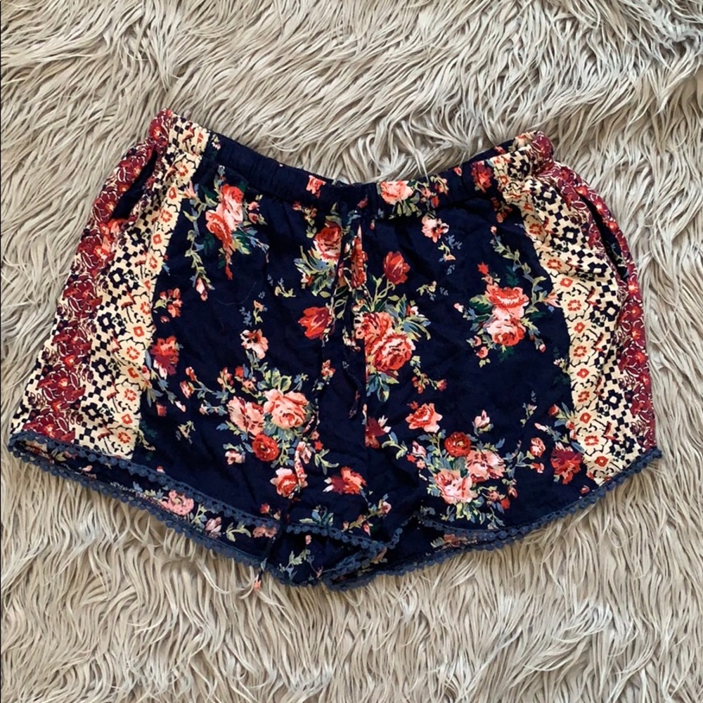 Rose pattern tie shorts